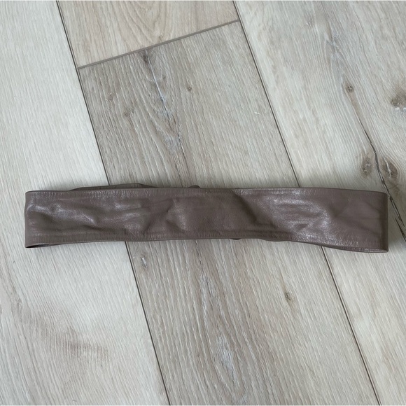 Vintage Leather Belt With Metal Brutalist Buckle
Tan Taupe One Size main image 7